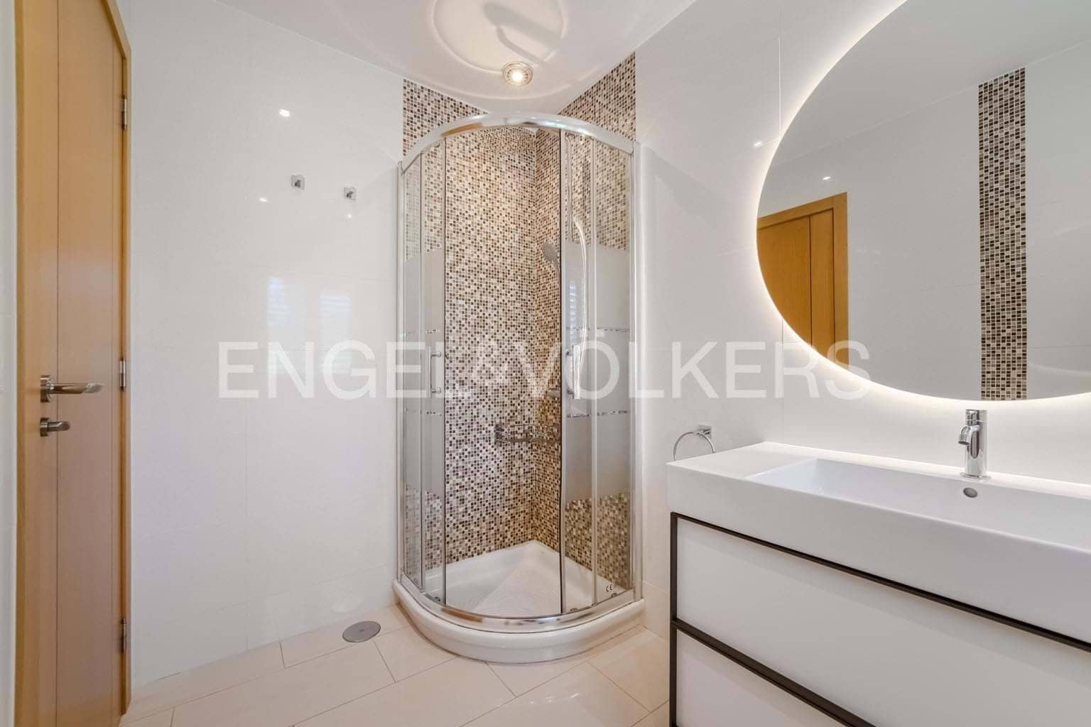 5 bedroom Villa for sale in Costa Adeje with pool garage - € 3,300,000 (Ref: 9162808)