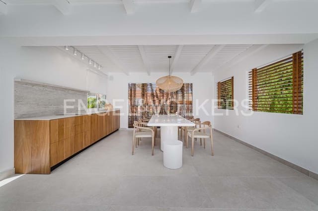 5 bedroom Villa for sale in Costa Adeje, Adeje with pool garage - € 3,300,000 (Ref: 9162808)