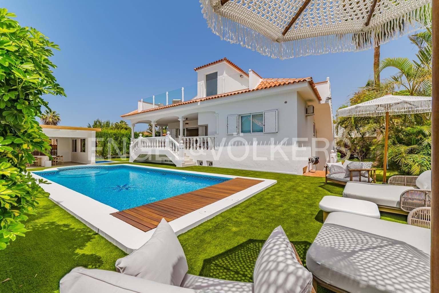 5 bedroom Villa for sale in Costa Adeje with pool garage - € 3,300,000 (Ref: 9162808)