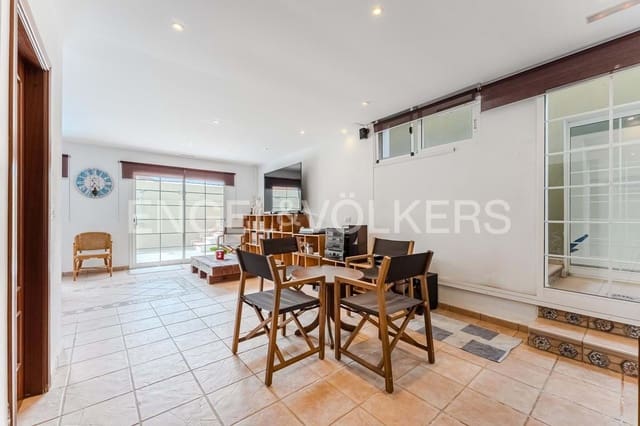 3 soveværelse Villa til salg i El Medano, Granadilla de Abona med garage - € 520.000 (Ref: 9162810)