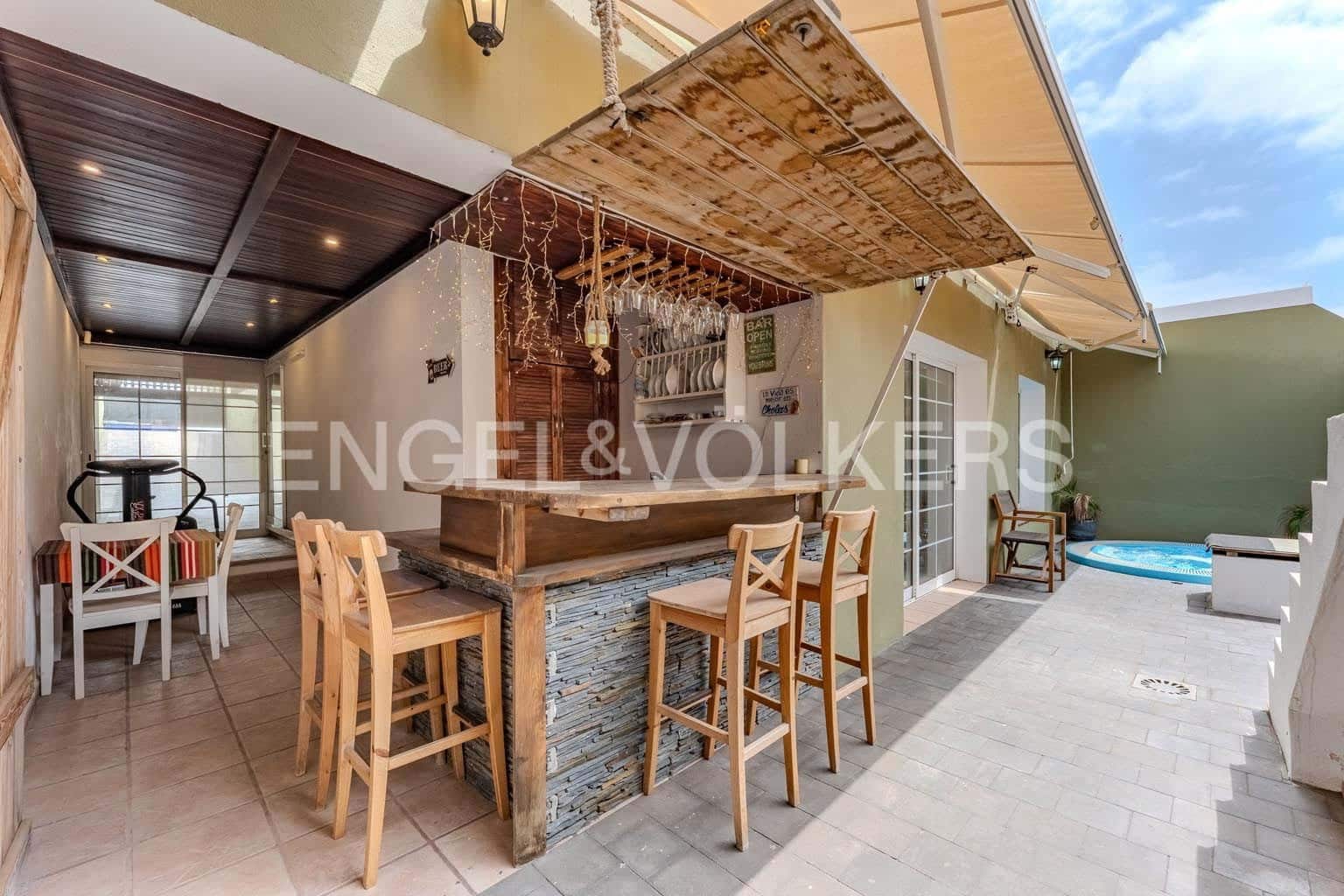 3 soveværelse Villa til salg i El Medano med garage - € 520.000 (Ref: 9162810)