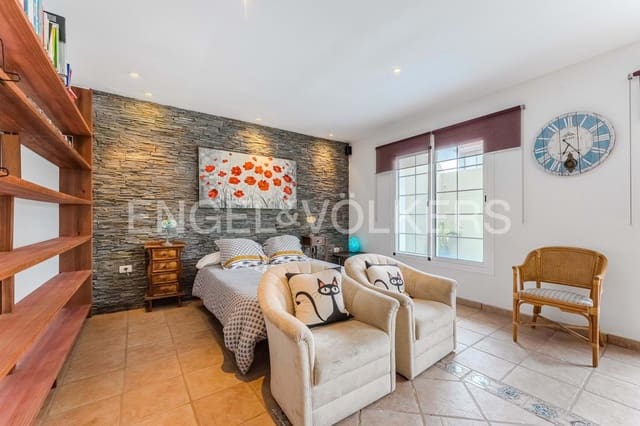 3 soveværelse Villa til salg i El Medano, Granadilla de Abona med garage - € 520.000 (Ref: 9162810)