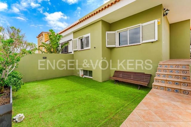 3 soveværelse Villa til salg i El Medano, Granadilla de Abona med garage - € 520.000 (Ref: 9162810)