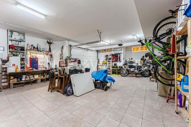 3 soveværelse Villa til salg i El Medano, Granadilla de Abona med garage - € 520.000 (Ref: 9162810)