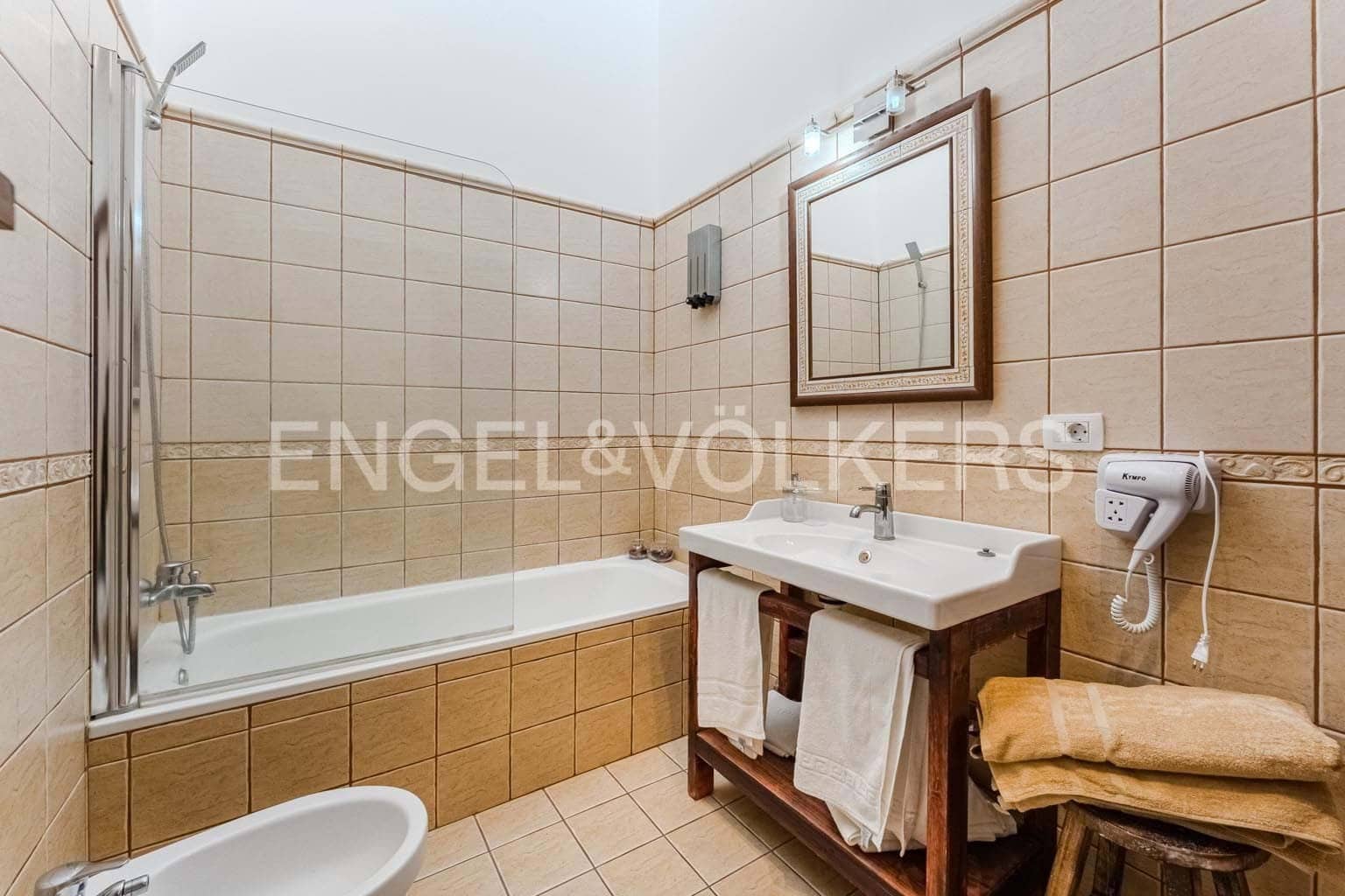 3 soveværelse Villa til salg i El Medano med garage - € 520.000 (Ref: 9162810)