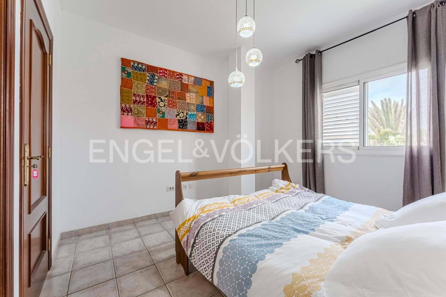 3 soveværelse Villa til salg i El Medano med garage - € 520.000 (Ref: 9162810)