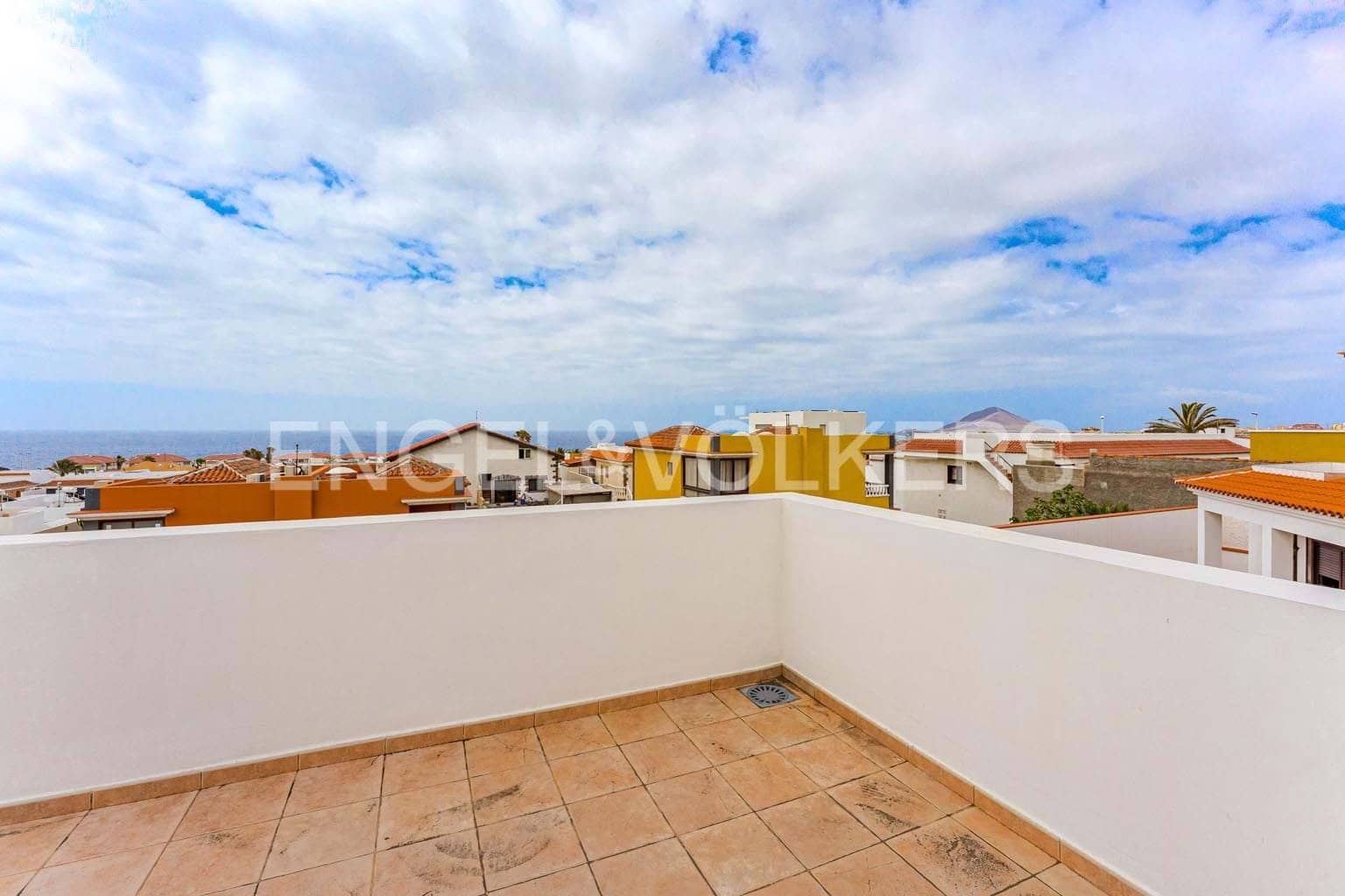 3 soveværelse Villa til salg i El Medano med garage - € 520.000 (Ref: 9162810)