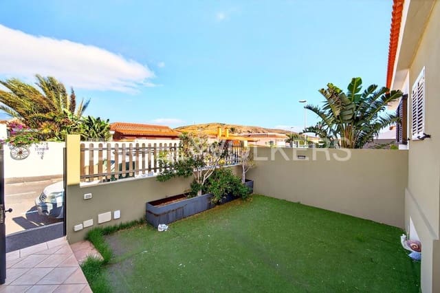 3 soveværelse Villa til salg i El Medano, Granadilla de Abona med garage - € 520.000 (Ref: 9162810)