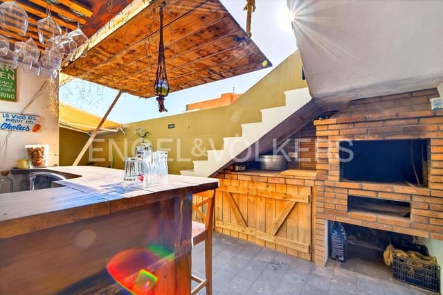 3 soveværelse Villa til salg i El Medano, Granadilla de Abona med garage - € 520.000 (Ref: 9162810)