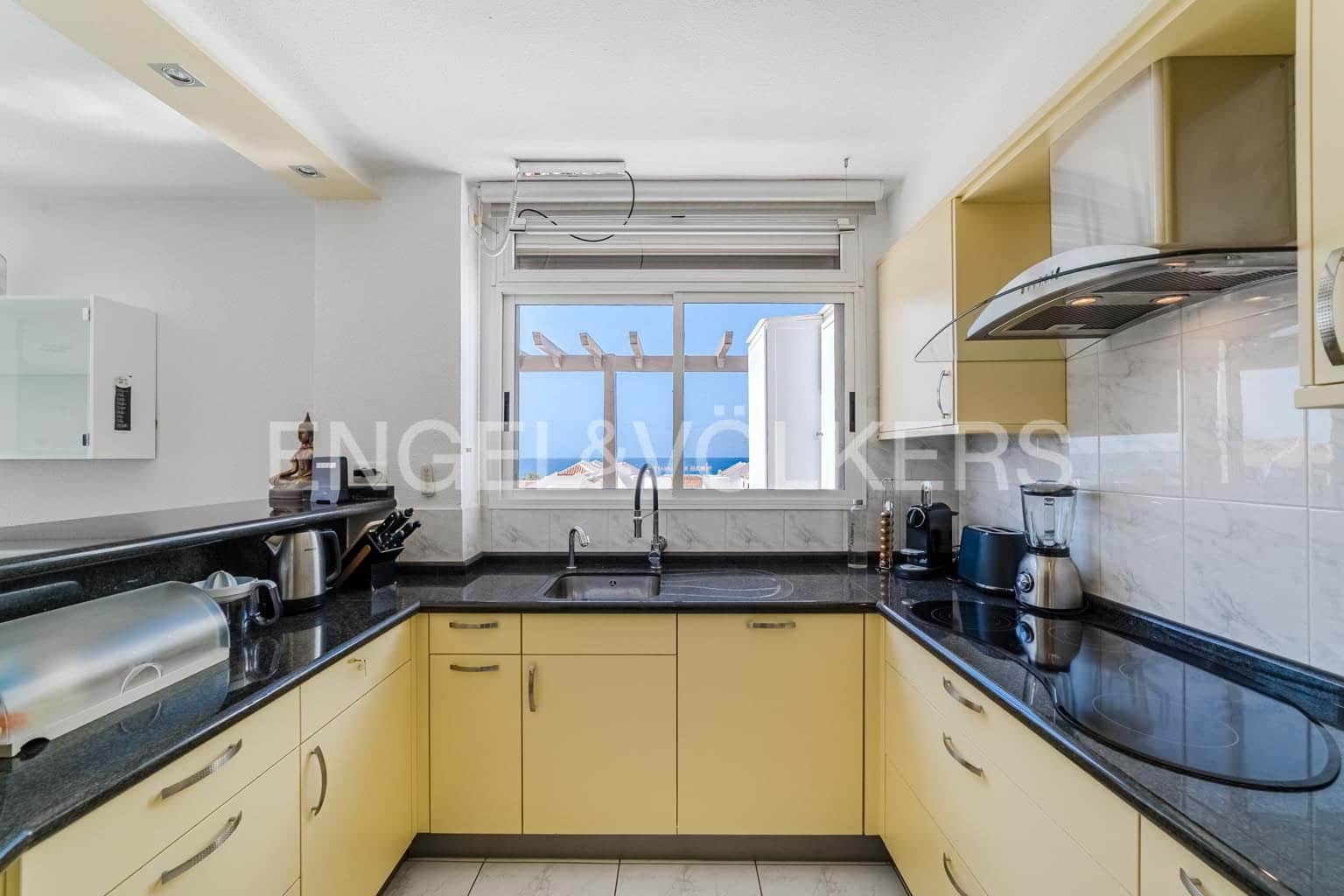 2 soverom Leilighet til salgs i Playa de las Americas med svømmebasseng - € 1 255 000 (Ref: 9189874)