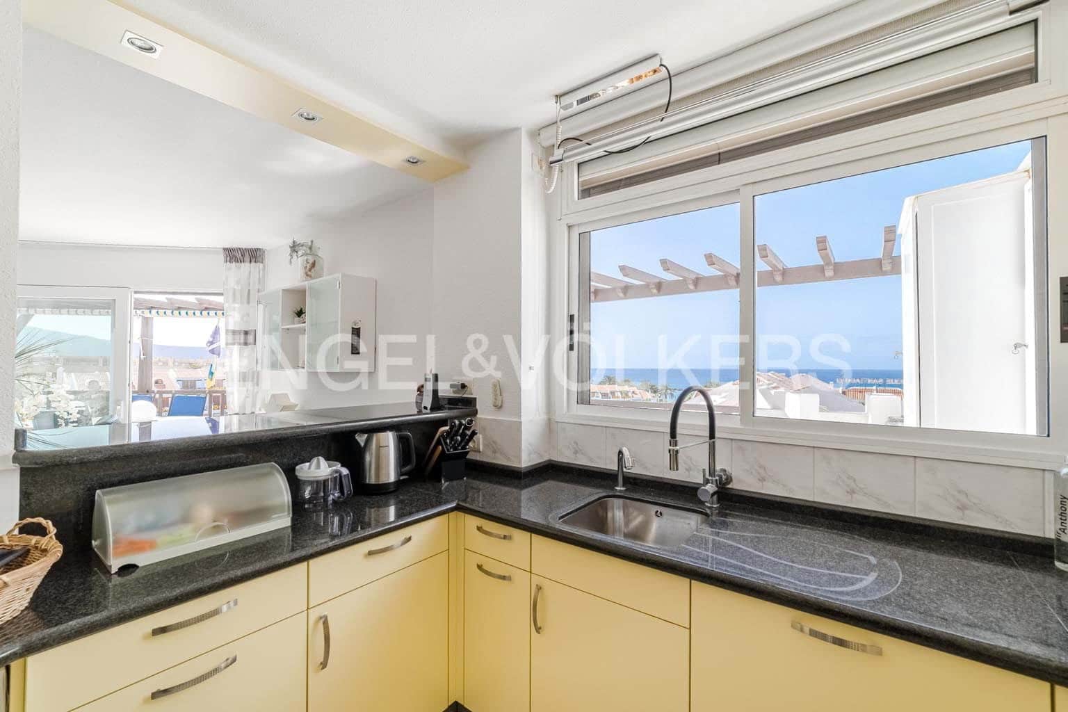 2 soverom Leilighet til salgs i Playa de las Americas med svømmebasseng - € 1 255 000 (Ref: 9189874)