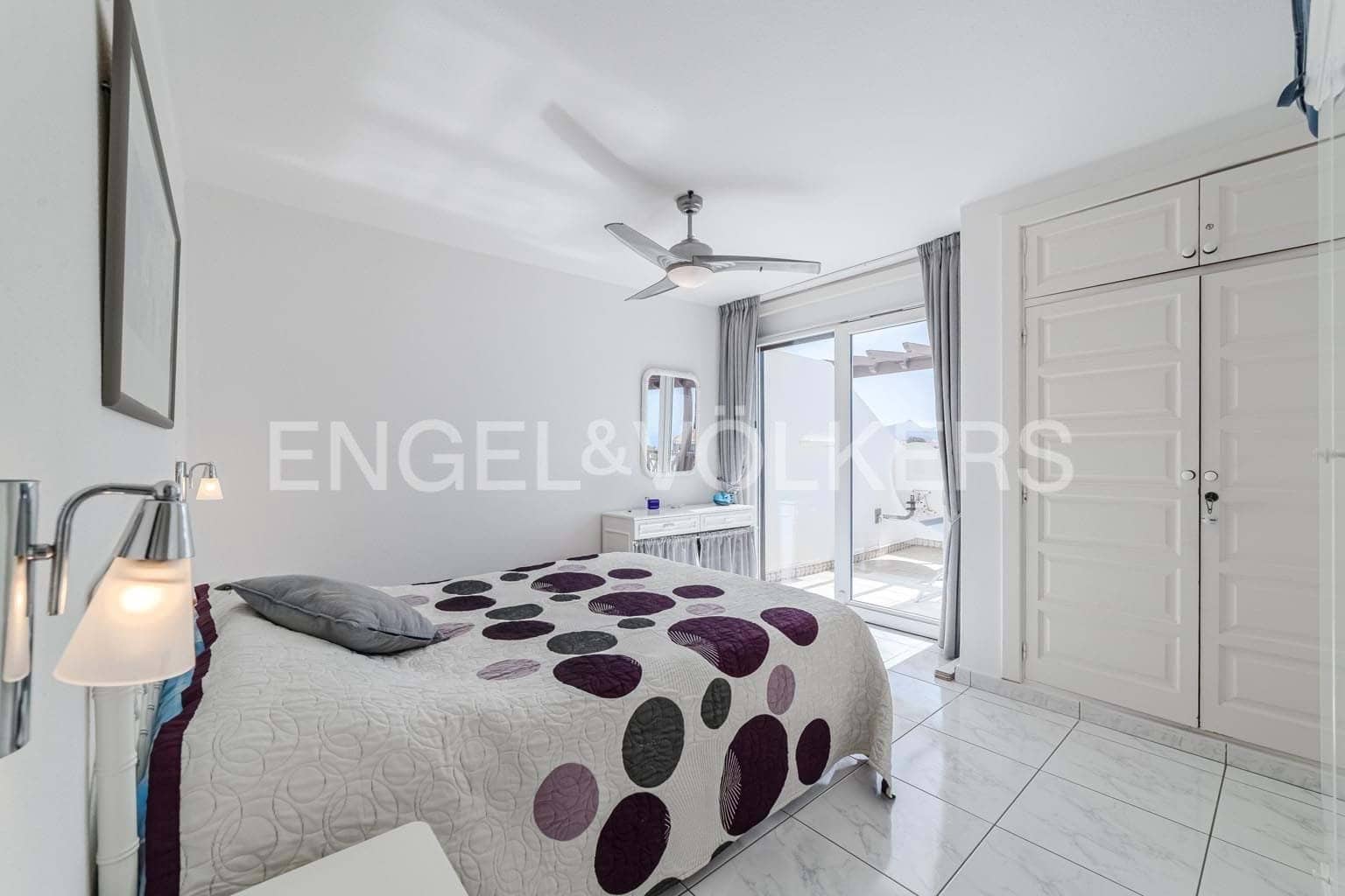 2 soverom Leilighet til salgs i Playa de las Americas med svømmebasseng - € 1 255 000 (Ref: 9189874)