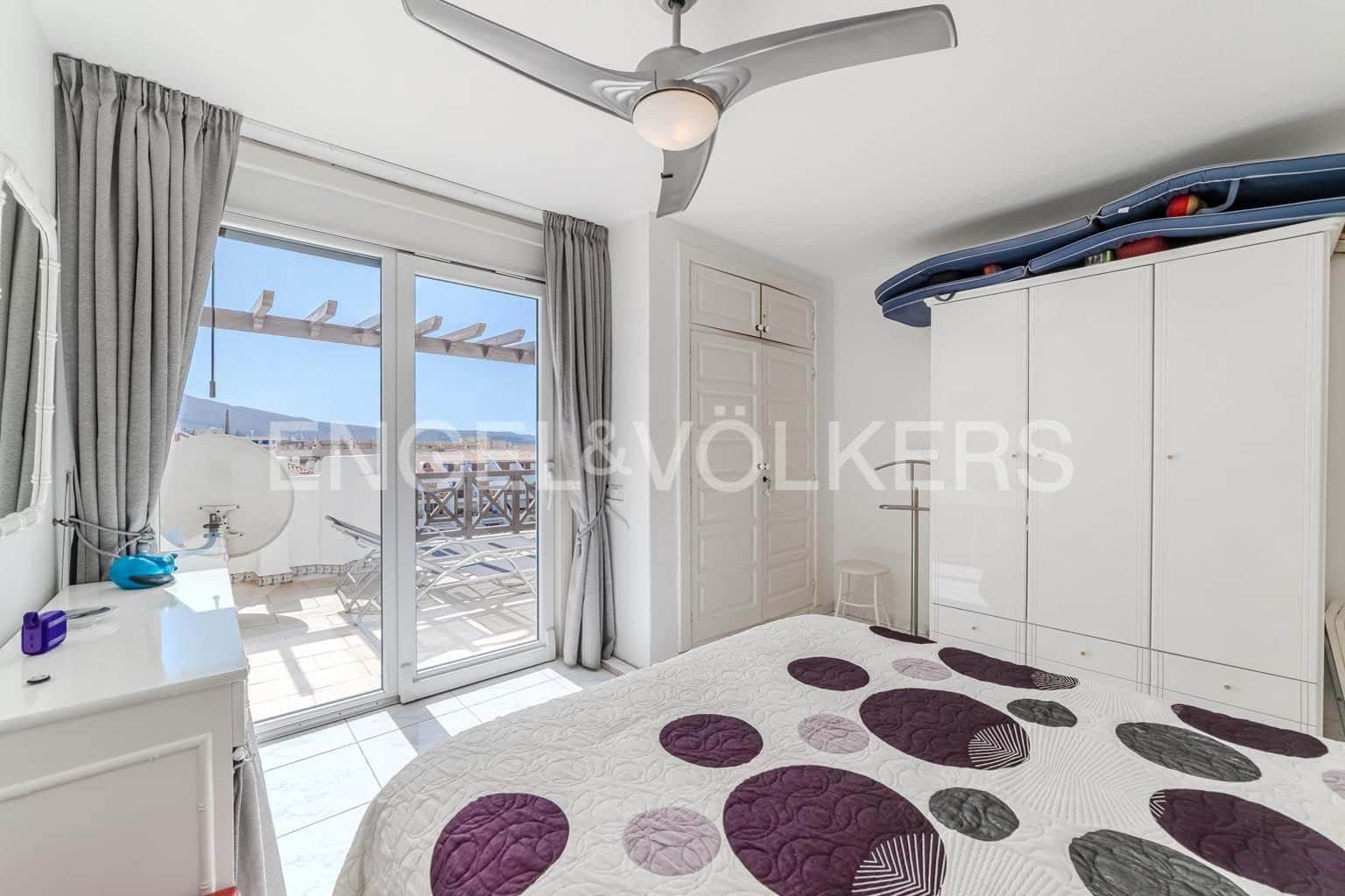 2 soverom Leilighet til salgs i Playa de las Americas med svømmebasseng - € 1 255 000 (Ref: 9189874)