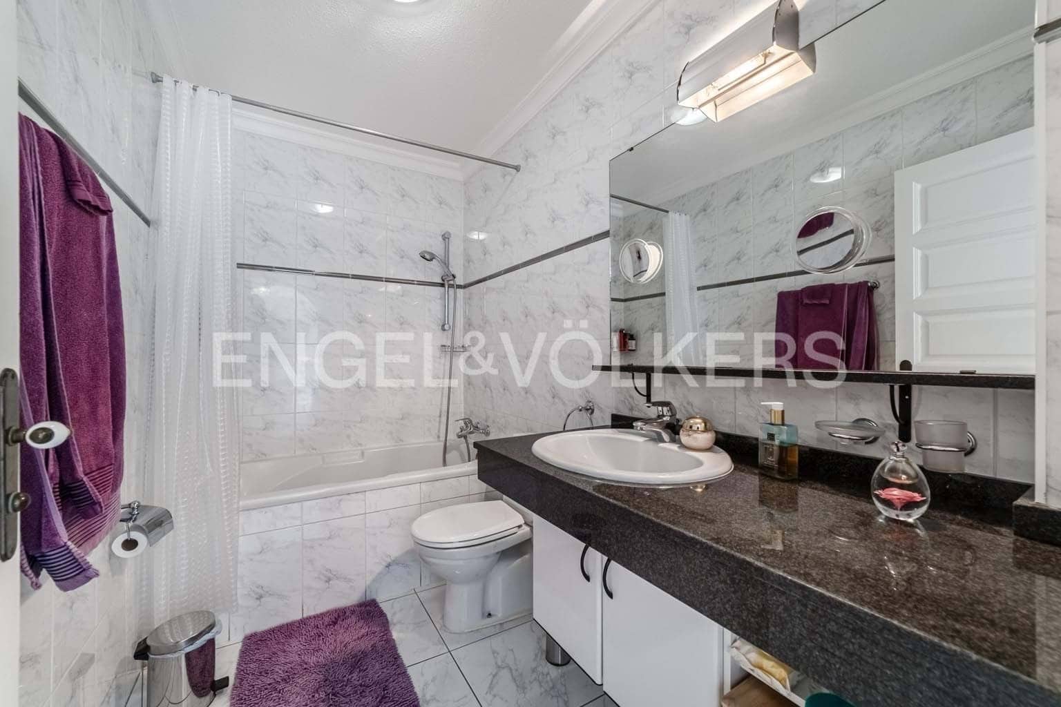 2 soverom Leilighet til salgs i Playa de las Americas med svømmebasseng - € 1 255 000 (Ref: 9189874)