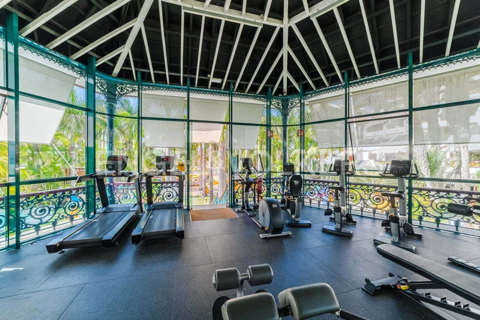 2 soverom Leilighet til salgs i Playa de las Americas med svømmebasseng - € 1 255 000 (Ref: 9189874)