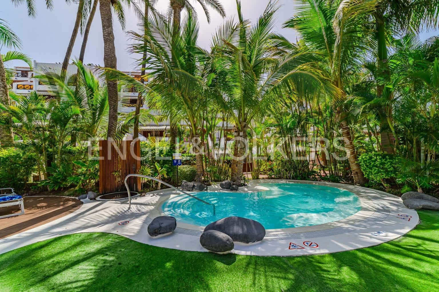 2 soverom Leilighet til salgs i Playa de las Americas med svømmebasseng - € 1 255 000 (Ref: 9189874)