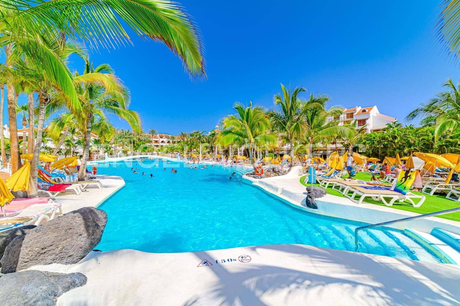 2 soverom Leilighet til salgs i Playa de las Americas med svømmebasseng - € 1 255 000 (Ref: 9189874)