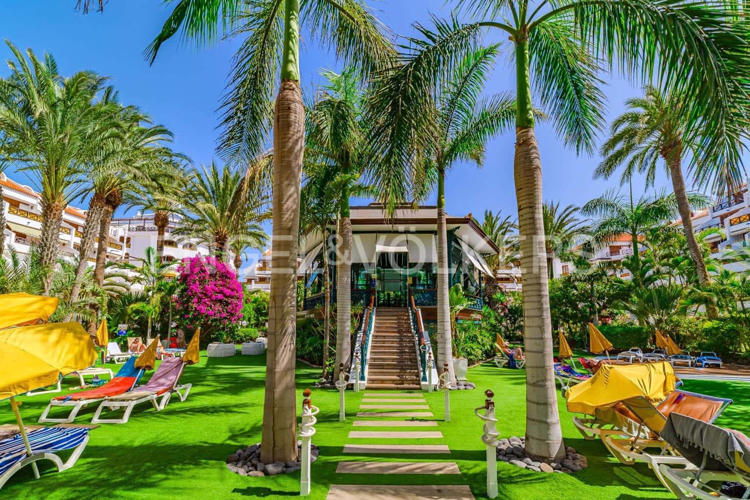 2 soverom Leilighet til salgs i Playa de las Americas med svømmebasseng - € 1 255 000 (Ref: 9189874)