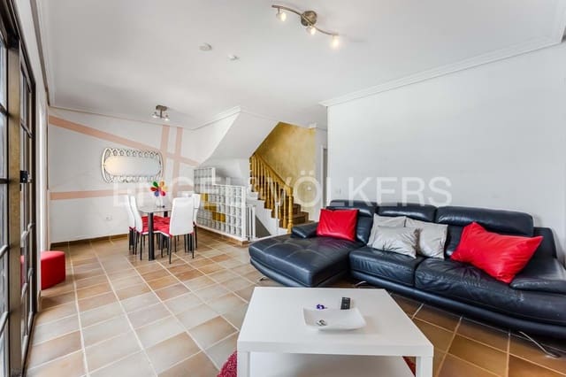 4 chambre Villa/Maison à vendre à El Medano, Granadilla de Abona avec piscine garage - 750 000 € (Ref: 9191613)