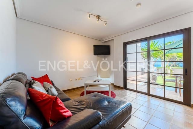 4 chambre Villa/Maison à vendre à El Medano, Granadilla de Abona avec piscine garage - 750 000 € (Ref: 9191613)