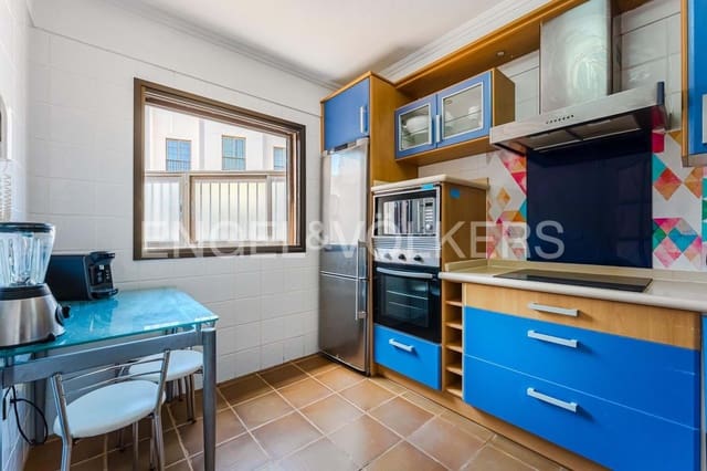 4 chambre Villa/Maison à vendre à El Medano, Granadilla de Abona avec piscine garage - 750 000 € (Ref: 9191613)