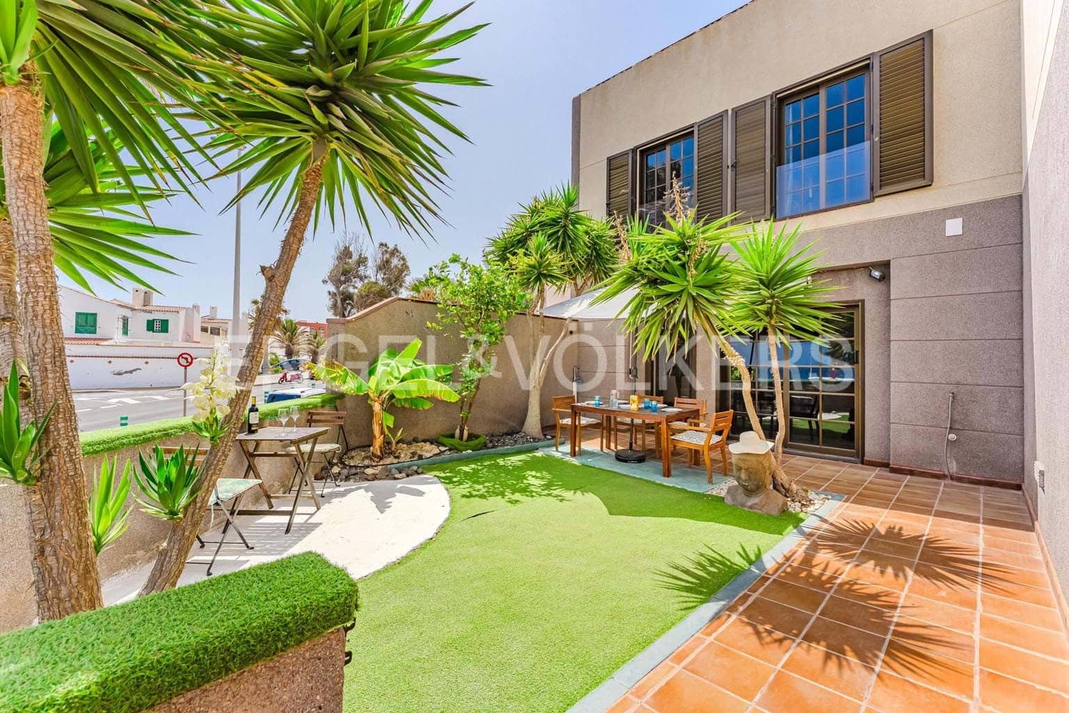 4 soveværelse Villa til salg i El Medano med swimmingpool garage - € 750.000 (Ref: 9191613)