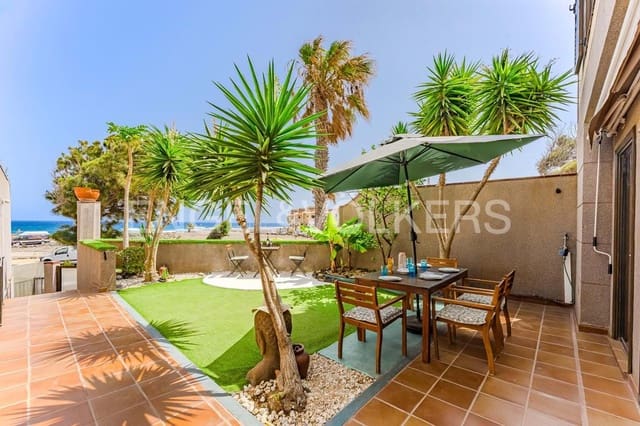 4 chambre Villa/Maison à vendre à El Medano, Granadilla de Abona avec piscine garage - 750 000 € (Ref: 9191613)