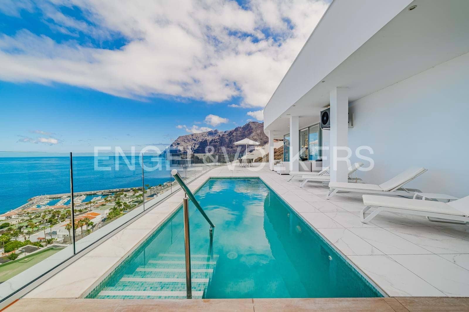 3 soveværelse Lejlighed til salg i Los Gigantes med swimmingpool - € 2.495.000 (Ref: 9207511)
