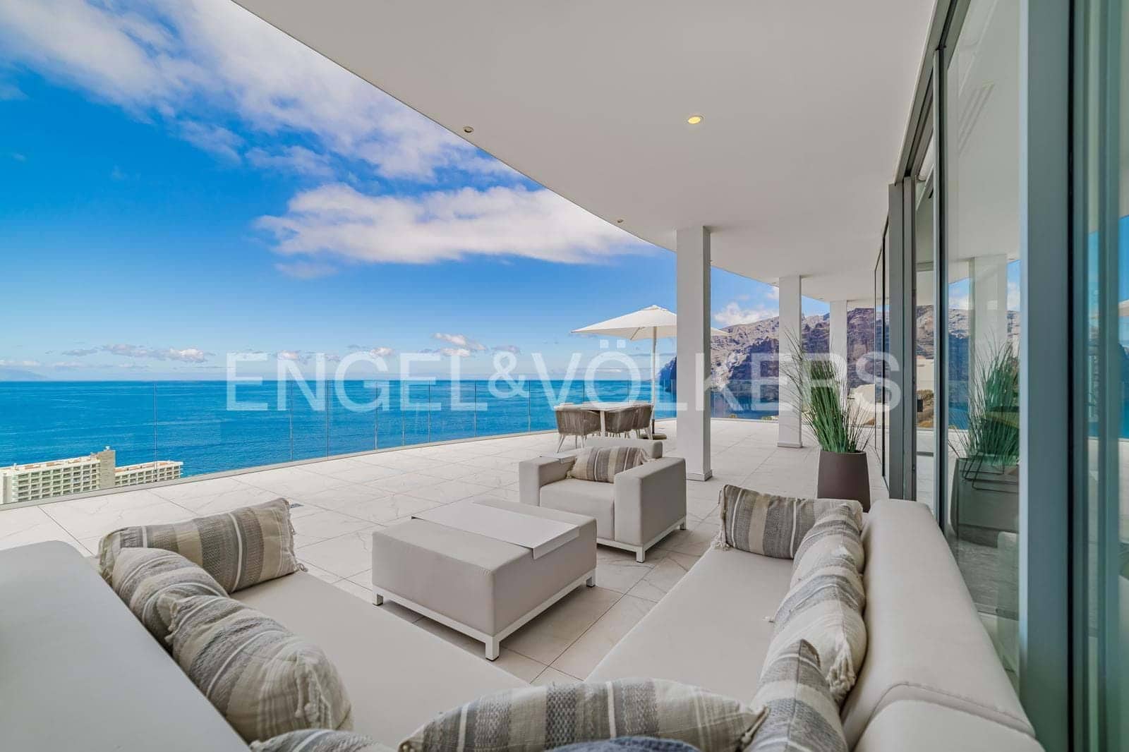 3 soveværelse Lejlighed til salg i Los Gigantes med swimmingpool - € 2.495.000 (Ref: 9207511)