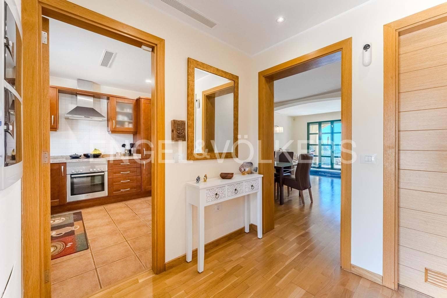 3 soveværelse Villa til salg i San Miguel de Abona med swimmingpool garage - € 545.000 (Ref: 9210354)