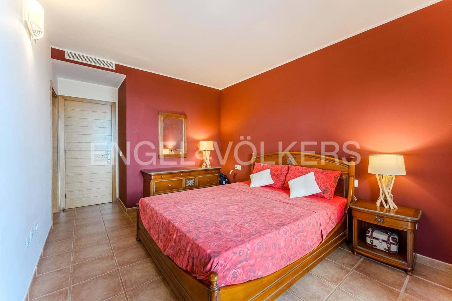 3 soveværelse Villa til salg i San Miguel de Abona med swimmingpool garage - € 545.000 (Ref: 9210354)