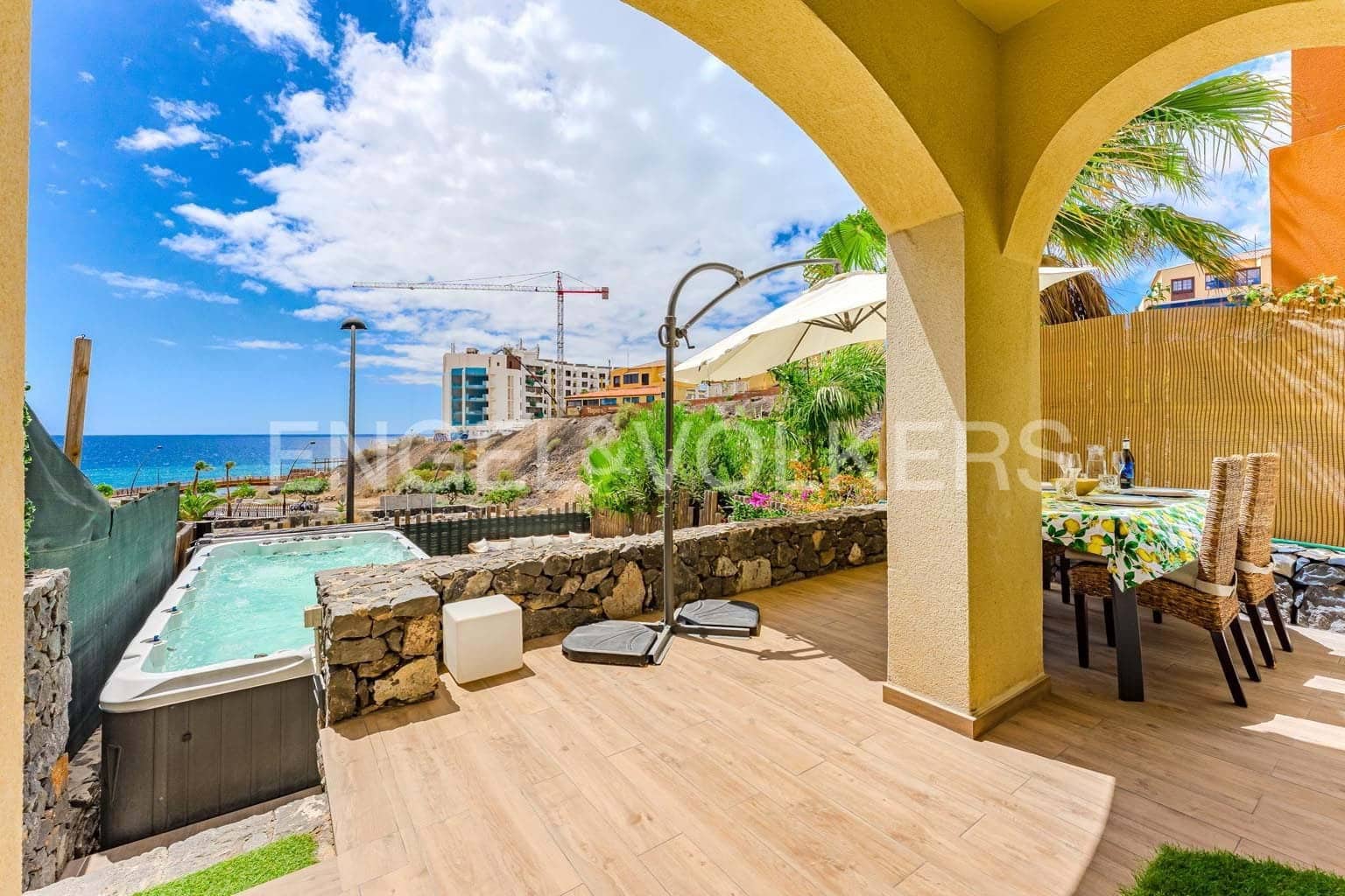 3 soveværelse Villa til salg i San Miguel de Abona med swimmingpool garage - € 545.000 (Ref: 9210354)