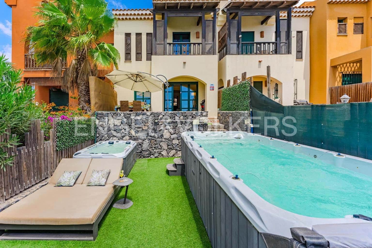 3 soveværelse Villa til salg i San Miguel de Abona med swimmingpool garage - € 545.000 (Ref: 9210354)