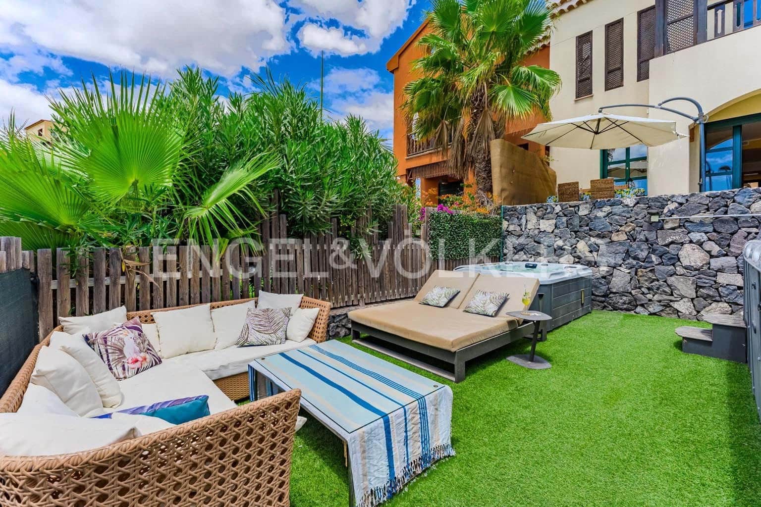 3 soveværelse Villa til salg i San Miguel de Abona med swimmingpool garage - € 545.000 (Ref: 9210354)