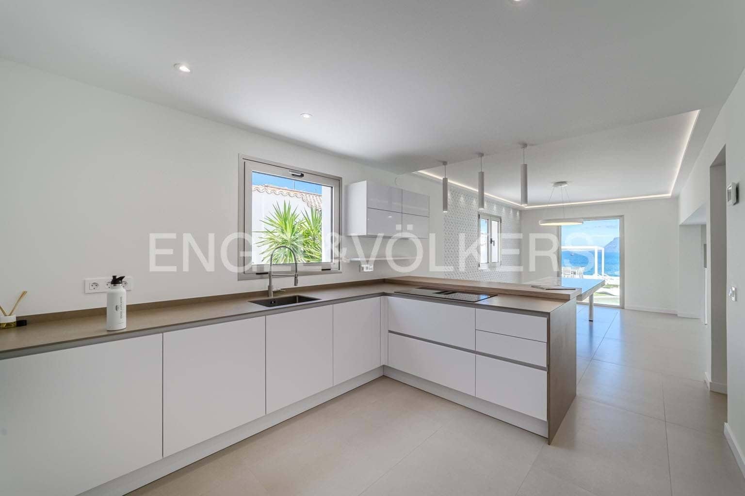 6 soverom Villa til salgs i Santiago del Teide med svømmebasseng garasje - € 4 998 000 (Ref: 9210355)