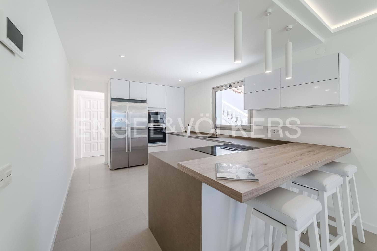 6 soverom Villa til salgs i Santiago del Teide med svømmebasseng garasje - € 4 998 000 (Ref: 9210355)