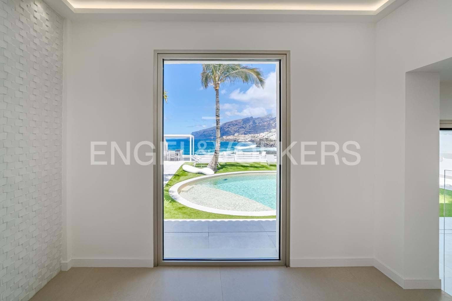 6 soverom Villa til salgs i Santiago del Teide med svømmebasseng garasje - € 4 998 000 (Ref: 9210355)