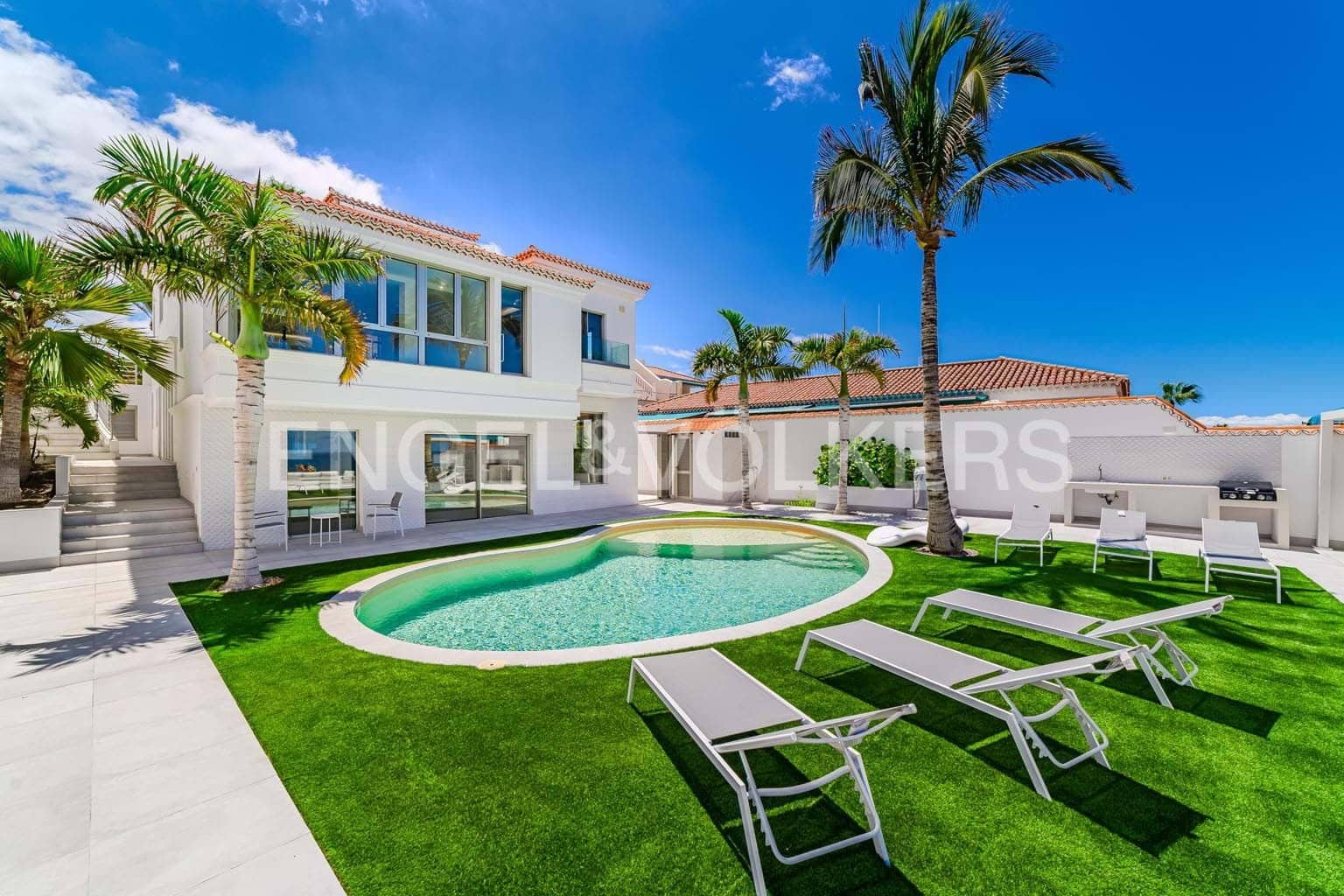 6 soverom Villa til salgs i Santiago del Teide med svømmebasseng garasje - € 4 998 000 (Ref: 9210355)