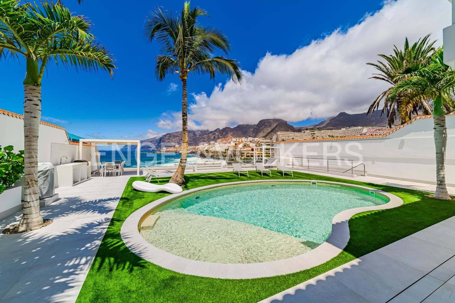 6 soverom Villa til salgs i Santiago del Teide med svømmebasseng garasje - € 4 998 000 (Ref: 9210355)