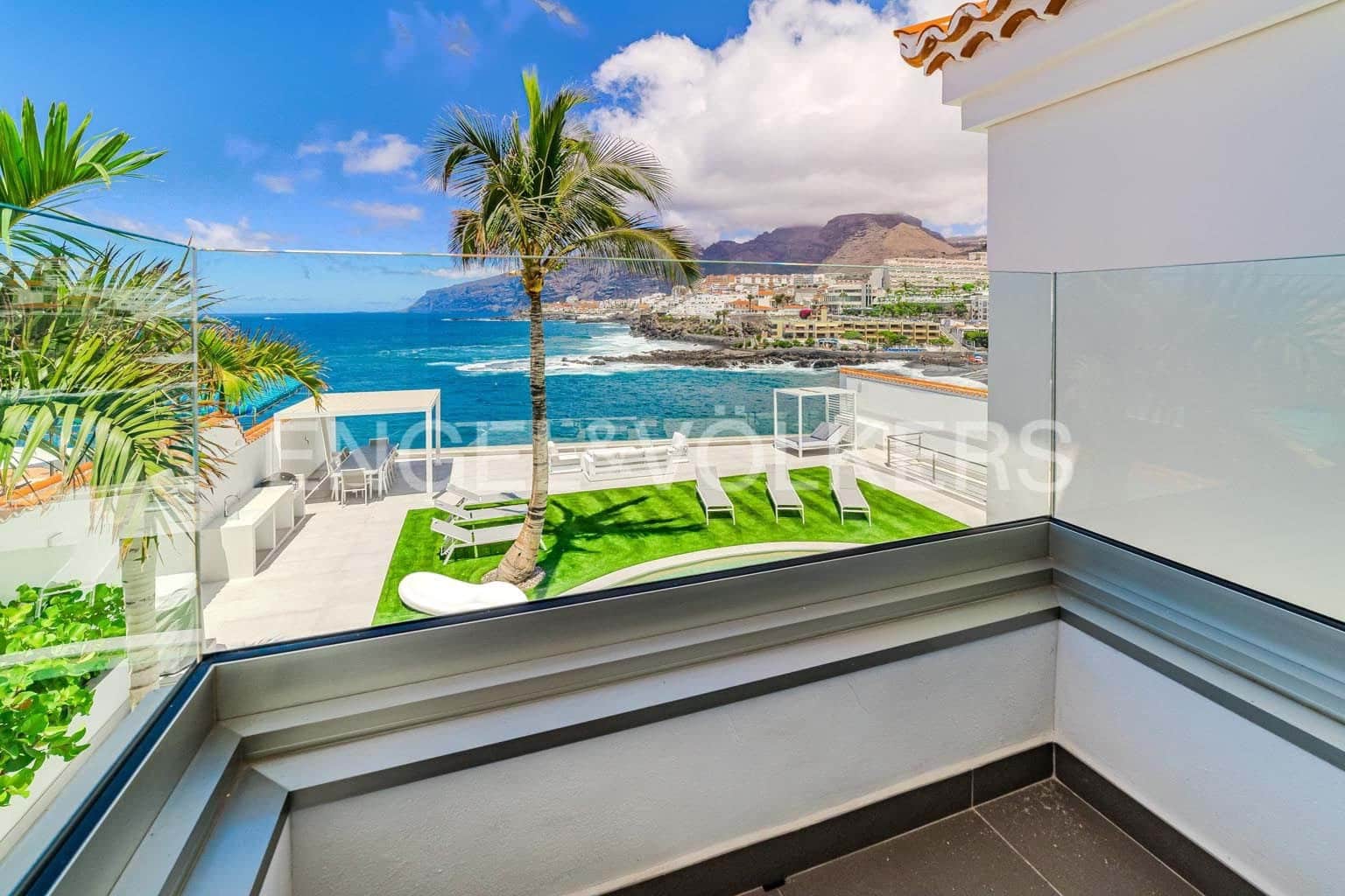 6 soverom Villa til salgs i Santiago del Teide med svømmebasseng garasje - € 4 998 000 (Ref: 9210355)