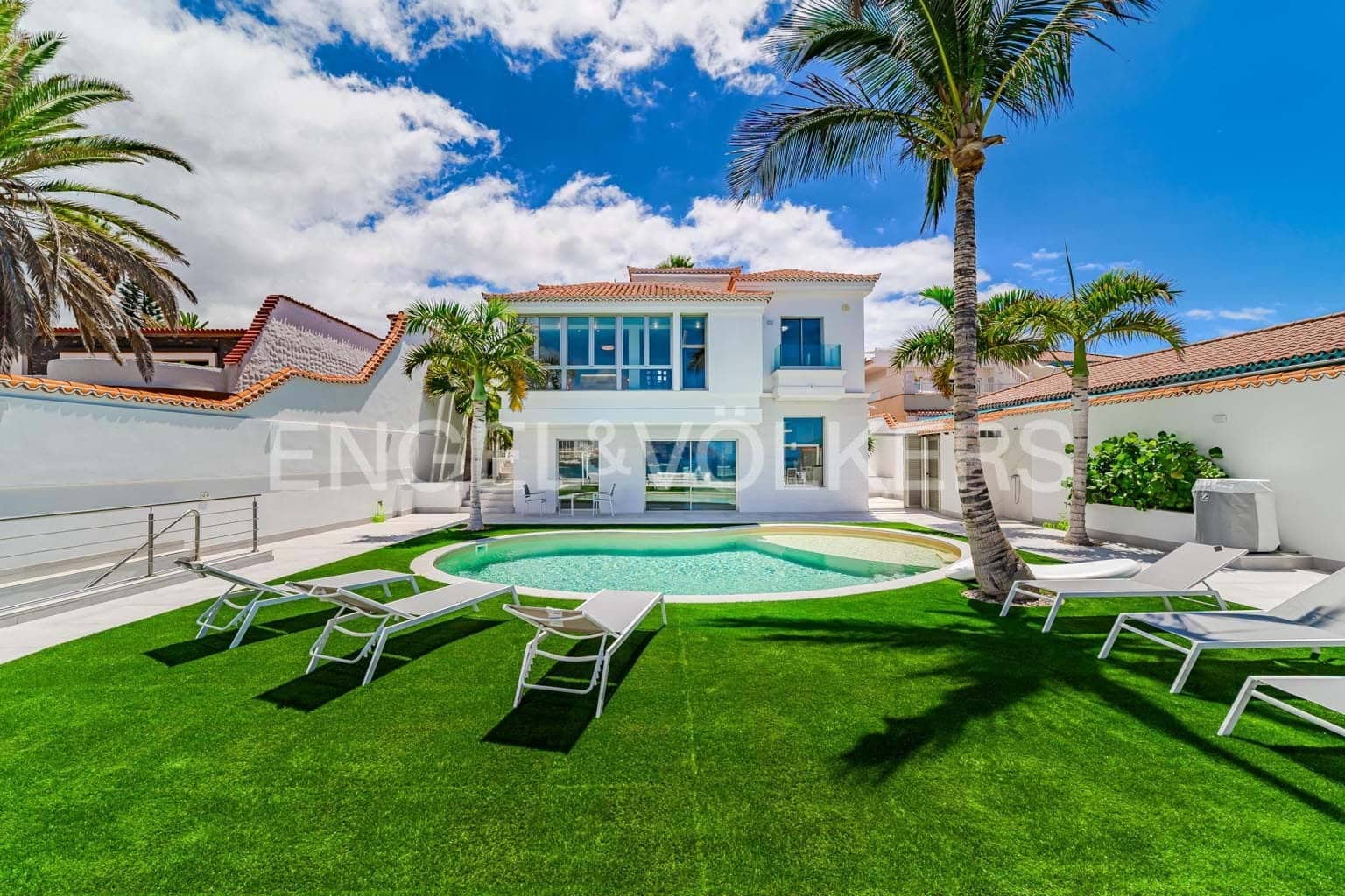 6 soverom Villa til salgs i Santiago del Teide med svømmebasseng garasje - € 4 998 000 (Ref: 9210355)