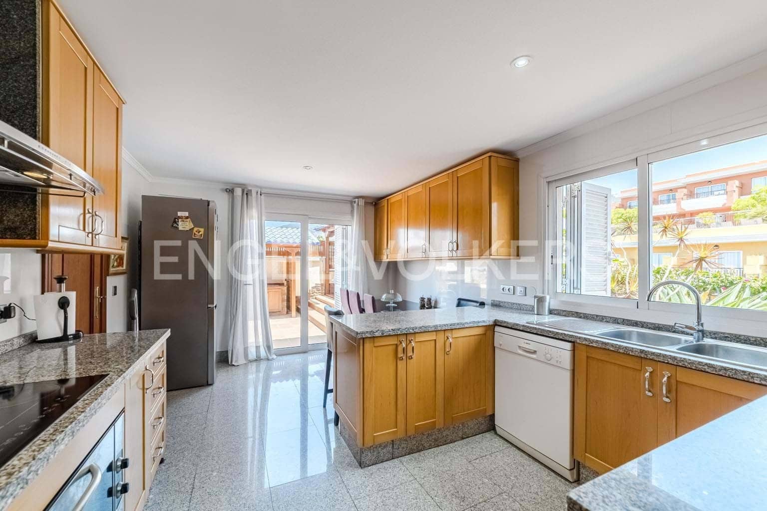 4 soveværelse Villa til salg i Santiago del Teide med swimmingpool garage - € 890.000 (Ref: 9241170)