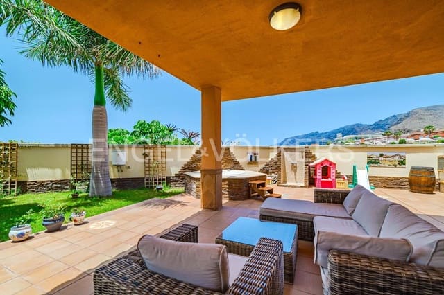 4 slaapkamer Villa te koop in Santiago del Teide met zwembad garage - € 890.000 (Ref: 9241170)
