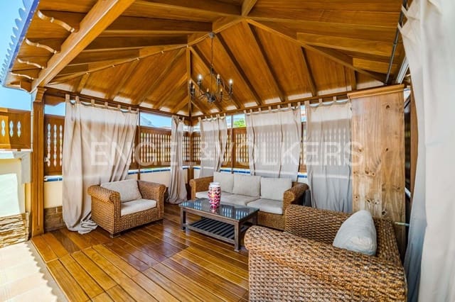 4 slaapkamer Villa te koop in Santiago del Teide met zwembad garage - € 890.000 (Ref: 9241170)