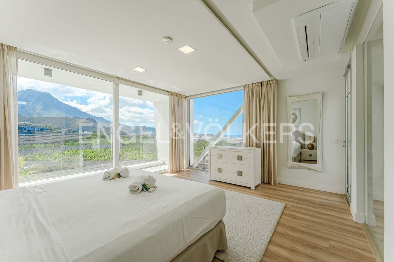 5 soveværelse Villa til salg i Costa Adeje med swimmingpool garage - € 5.990.000 (Ref: 9249221)