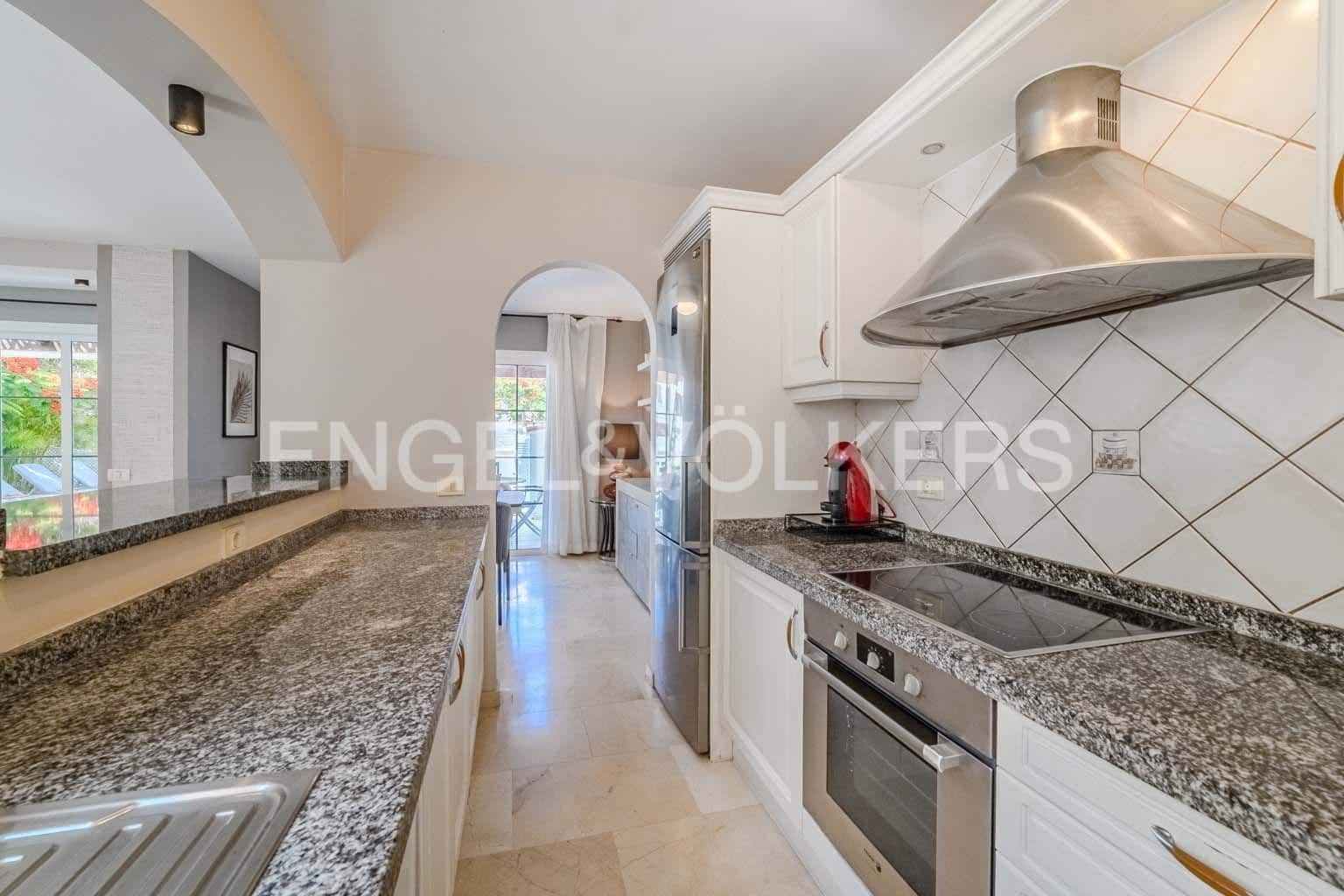 5 soveværelse Villa til salg i La Caleta med swimmingpool garage - € 2.200.000 (Ref: 9249222)