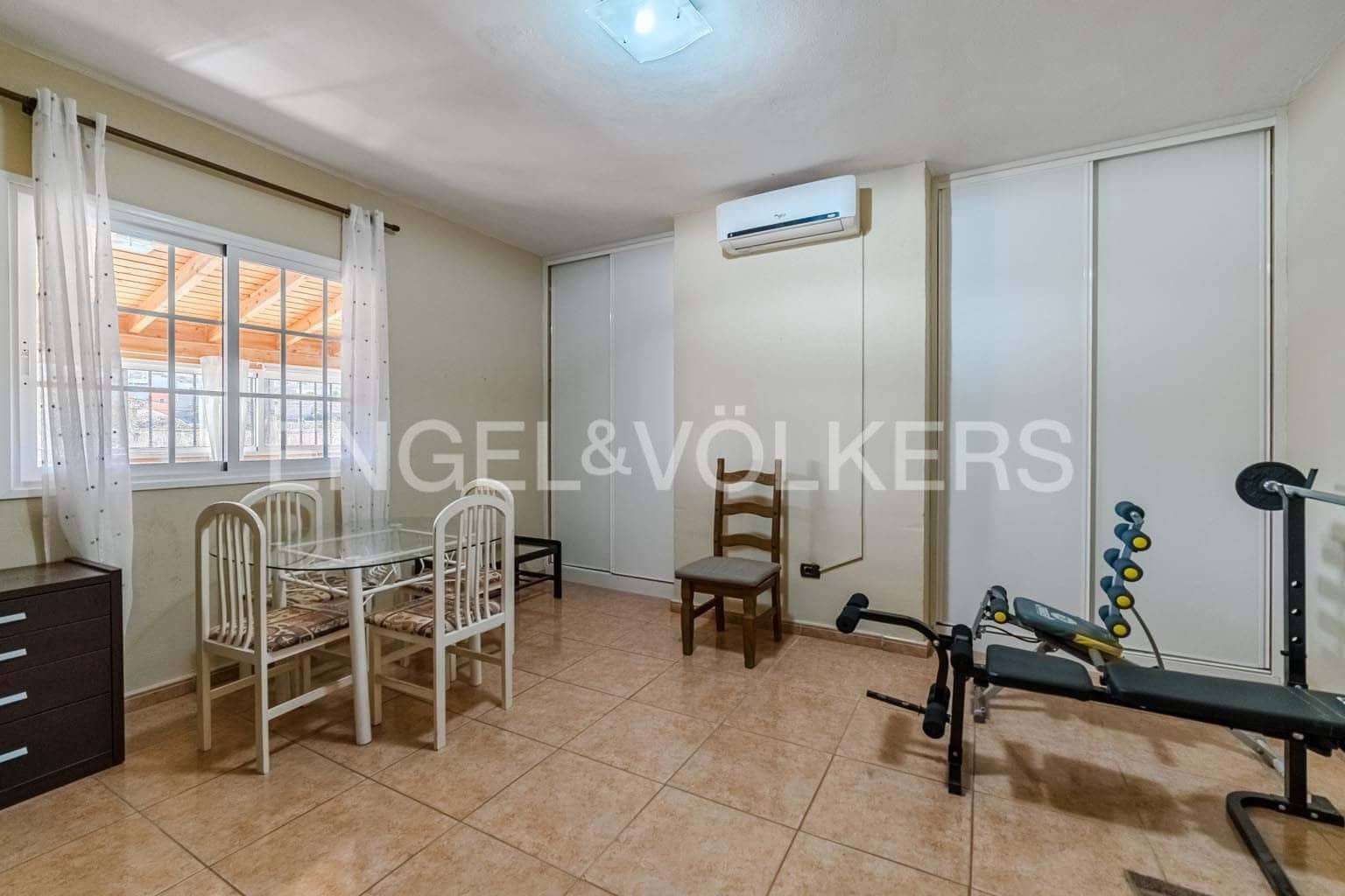 4 sypialnia Willa na sprzedaż w Granadilla de Abona z basenem - 480 000 € (Ref: 9249227)