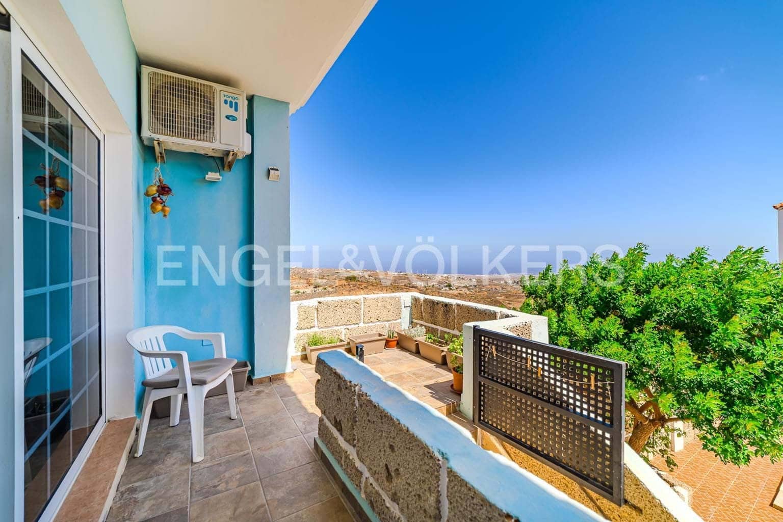 4 sypialnia Willa na sprzedaż w Granadilla de Abona z basenem - 480 000 € (Ref: 9249227)