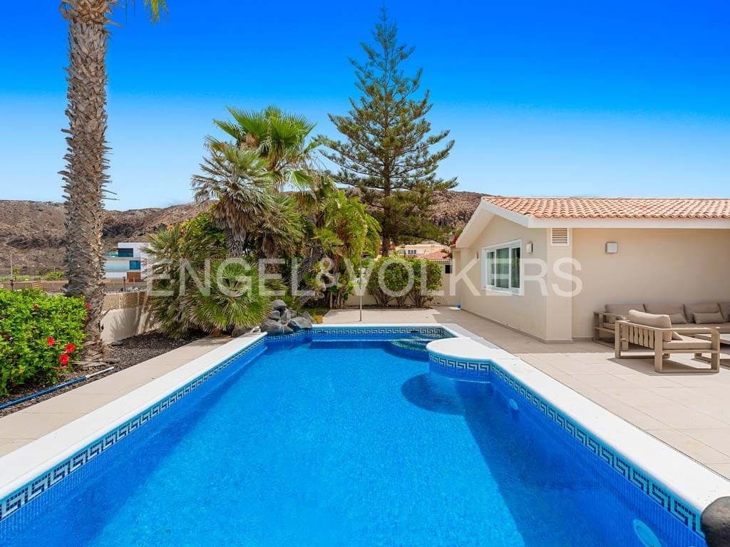 Chalet de 6 habitaciones en Palm-Mar en venta con piscina garaje - 1.290.000 € (Ref: 9249228)