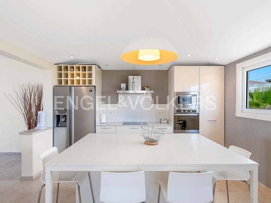 Chalet de 6 habitaciones en Palm-Mar en venta con piscina garaje - 1.290.000 € (Ref: 9249228)